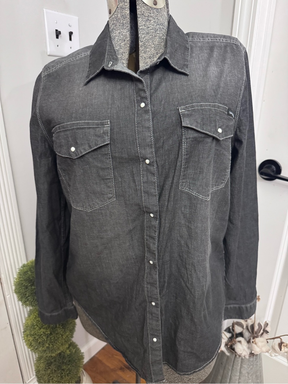 Women’s Calvin Klein Dark Gray Denim Casual Snap Front Shirt XL